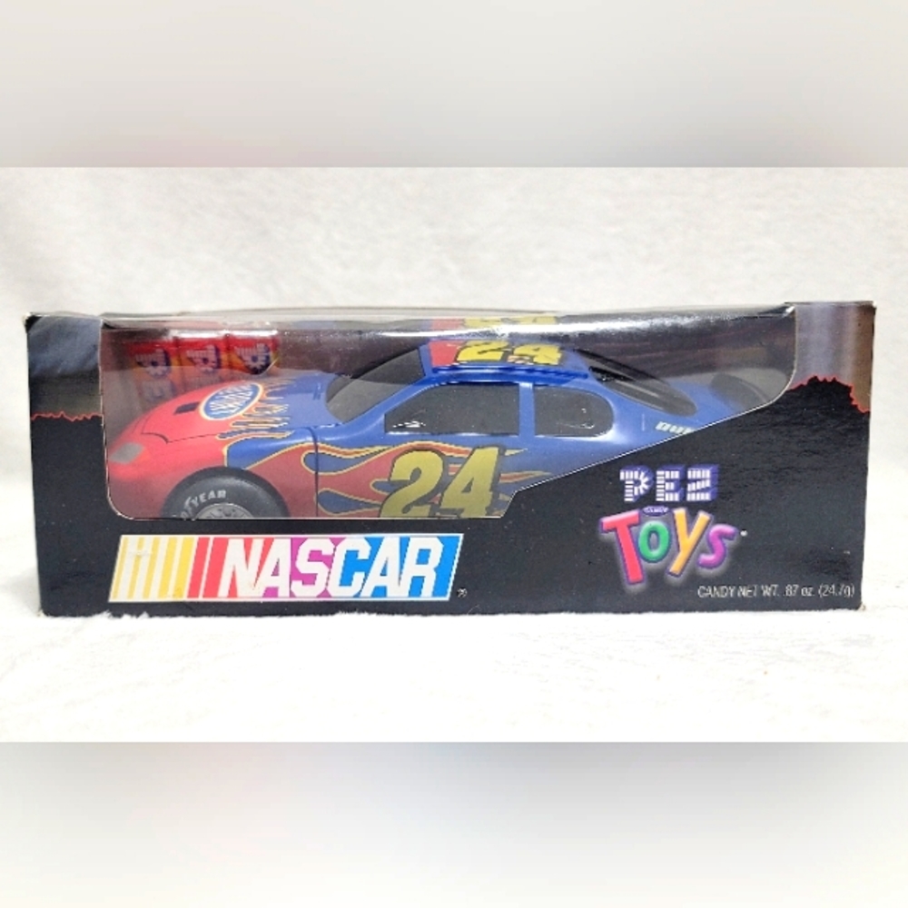 PEZ Racing Toys Nascar Jeff Gordon #24 DuPont Candy Dispenser NIB Vintage 2003